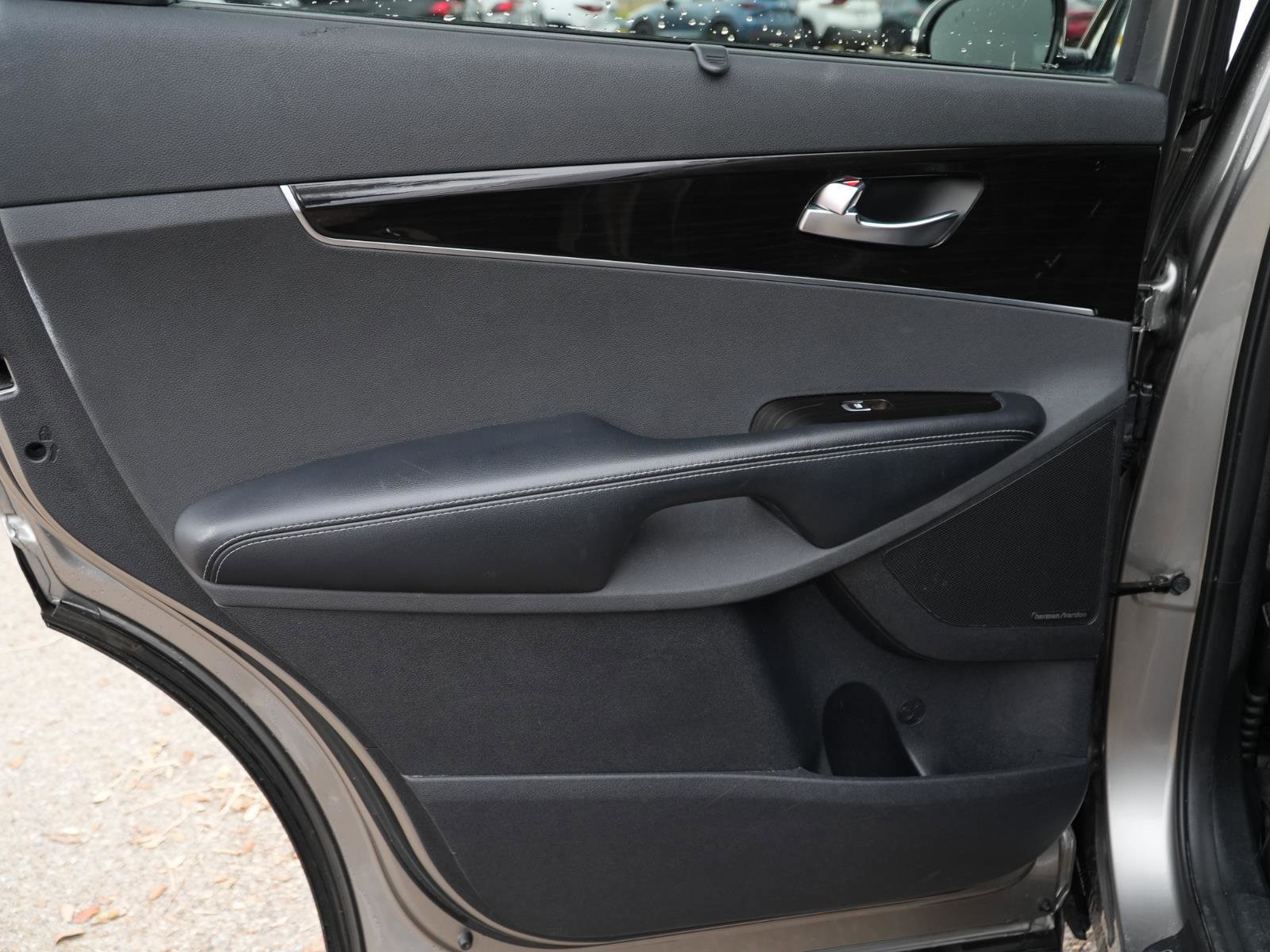 Used 2019 Kia Sorento EX w/ EX Touring Package image 15