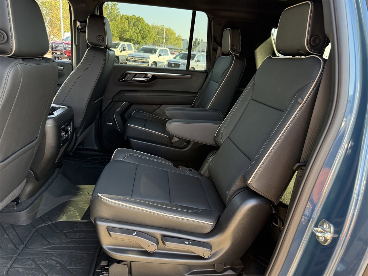 New 2026 Chevrolet Suburban Premier image 25