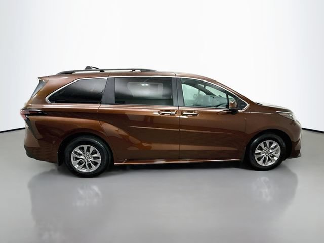 Used 2024 Toyota Sienna XLE w/ XLE Plus Package FWD image 8