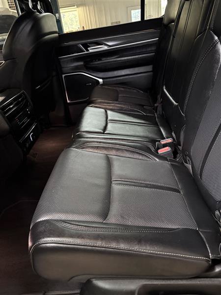 Used 2024 Jeep Wagoneer L Series II w/ Flexible Seating Group AWD/4WD image 6
