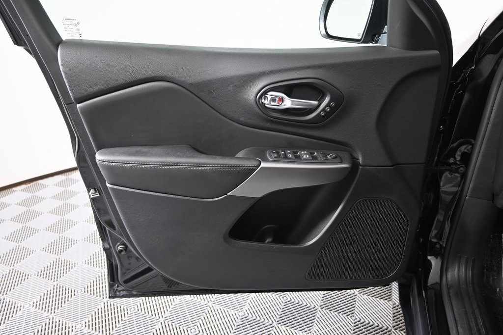 Used 2022 Jeep Cherokee Limited image 18