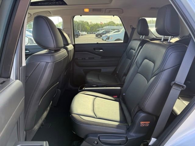 Used 2024 Nissan Pathfinder SL w/ SL Premium Package image 32
