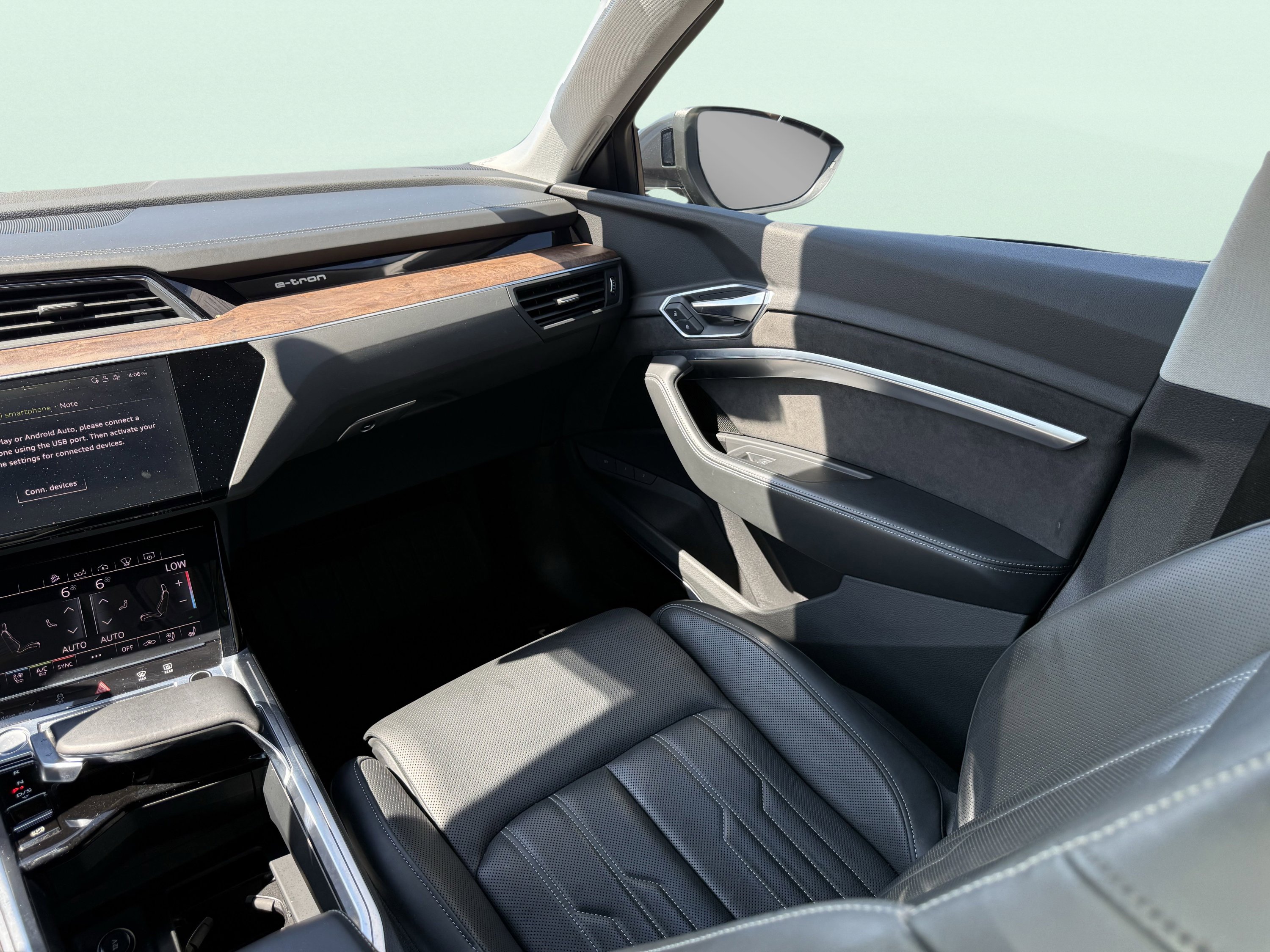 Used 2019 Audi e-tron Prestige w/ Prestige Package image 65