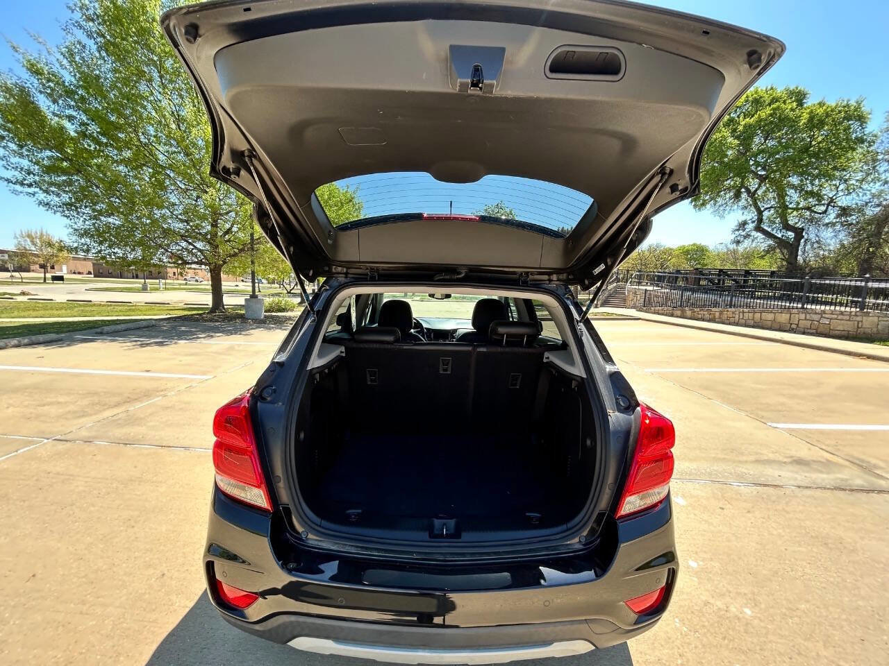 Used 2021 Chevrolet Trax LT w/ Driver Confidence Package image 10