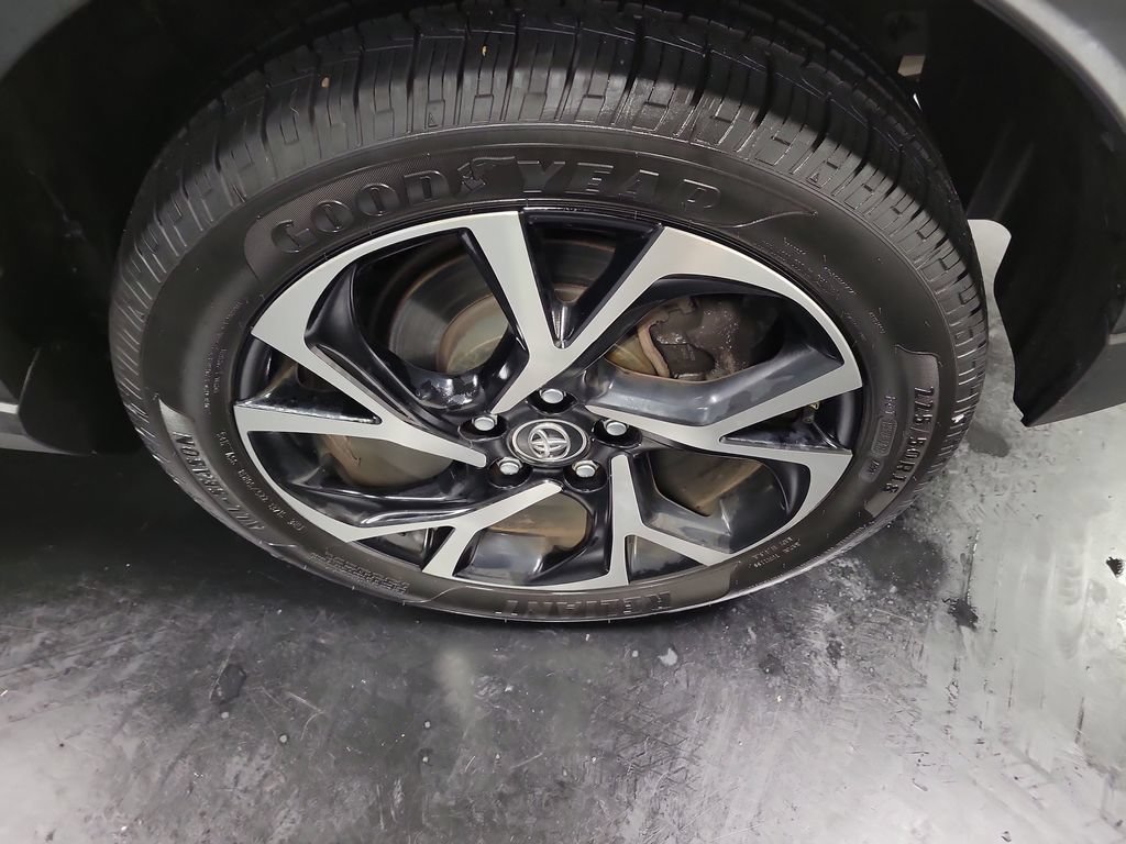 Used 2019 Toyota C-HR XLE FWD image 12