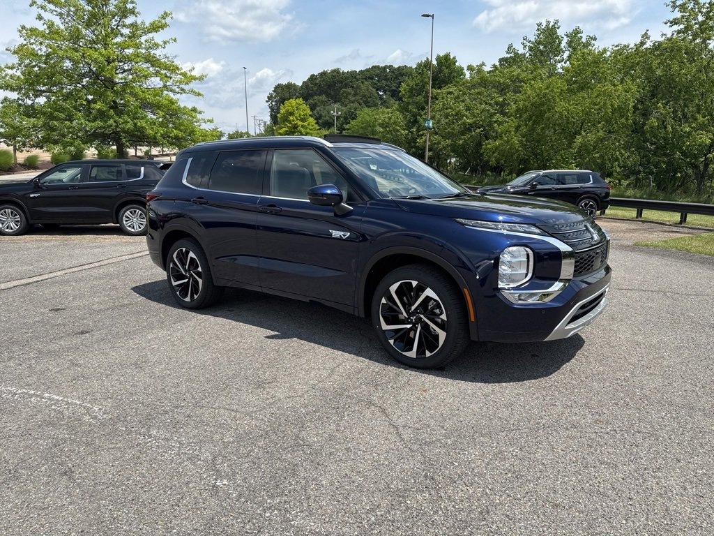 New 2025 Mitsubishi Outlander SEL image 2