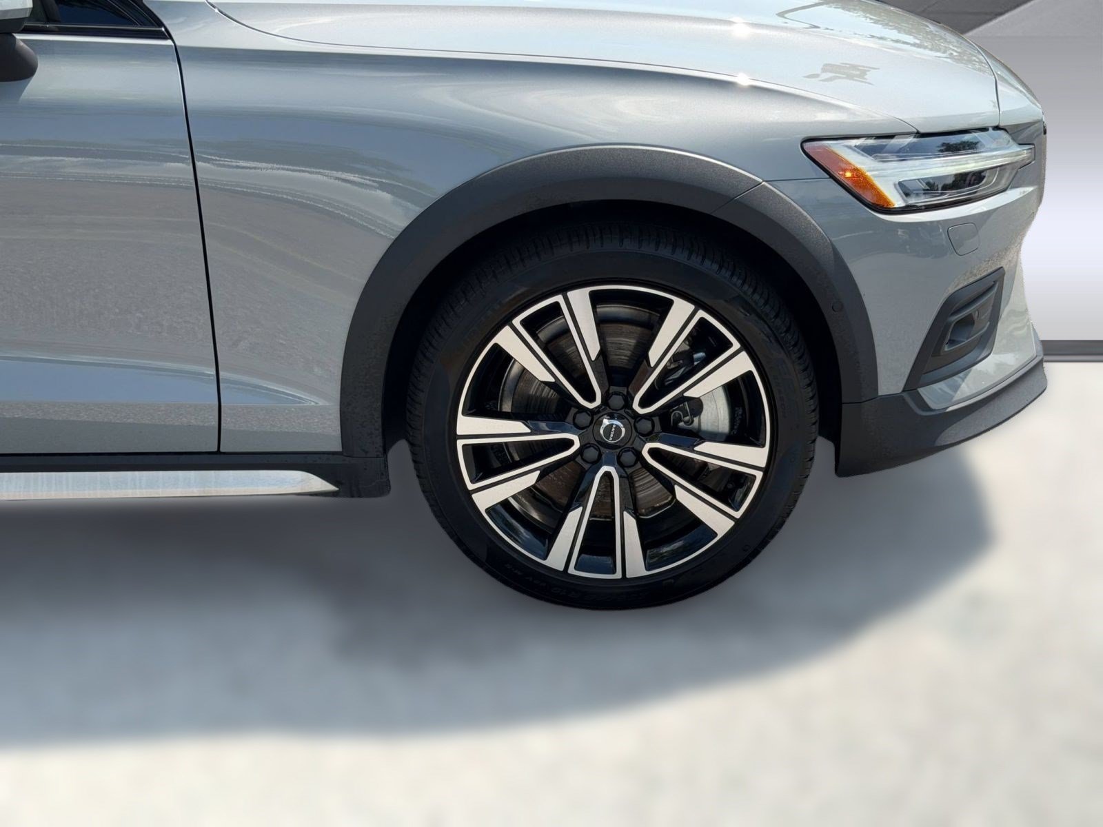 Used 2025 Volvo V60 B5 Cross Country Ultra AWD/4WD image 13