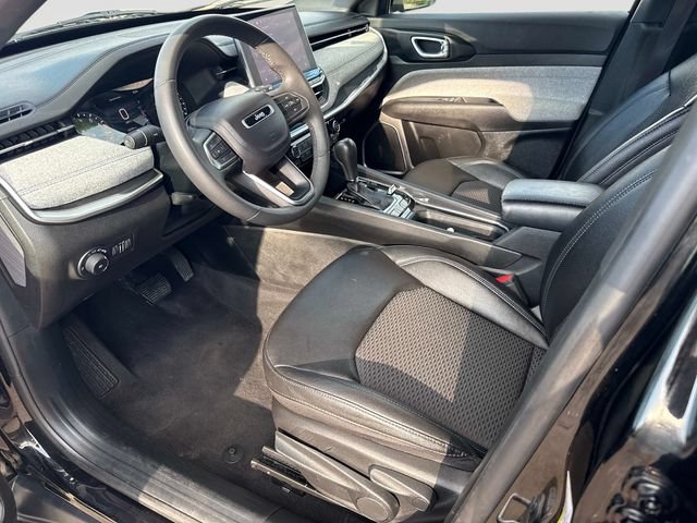 Used 2024 Jeep Compass Latitude AWD/4WD image 13