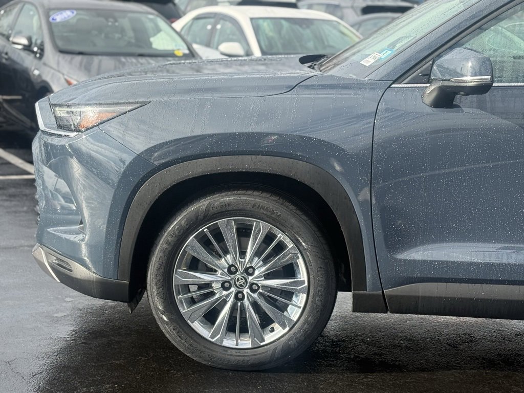 Used 2024 Toyota Grand Highlander Platinum image 2