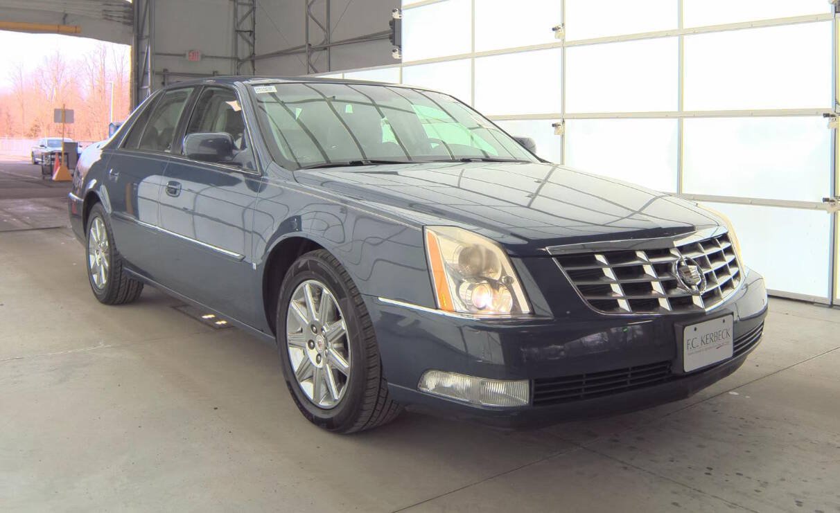 Used 2009 Cadillac DTS FWD image 1