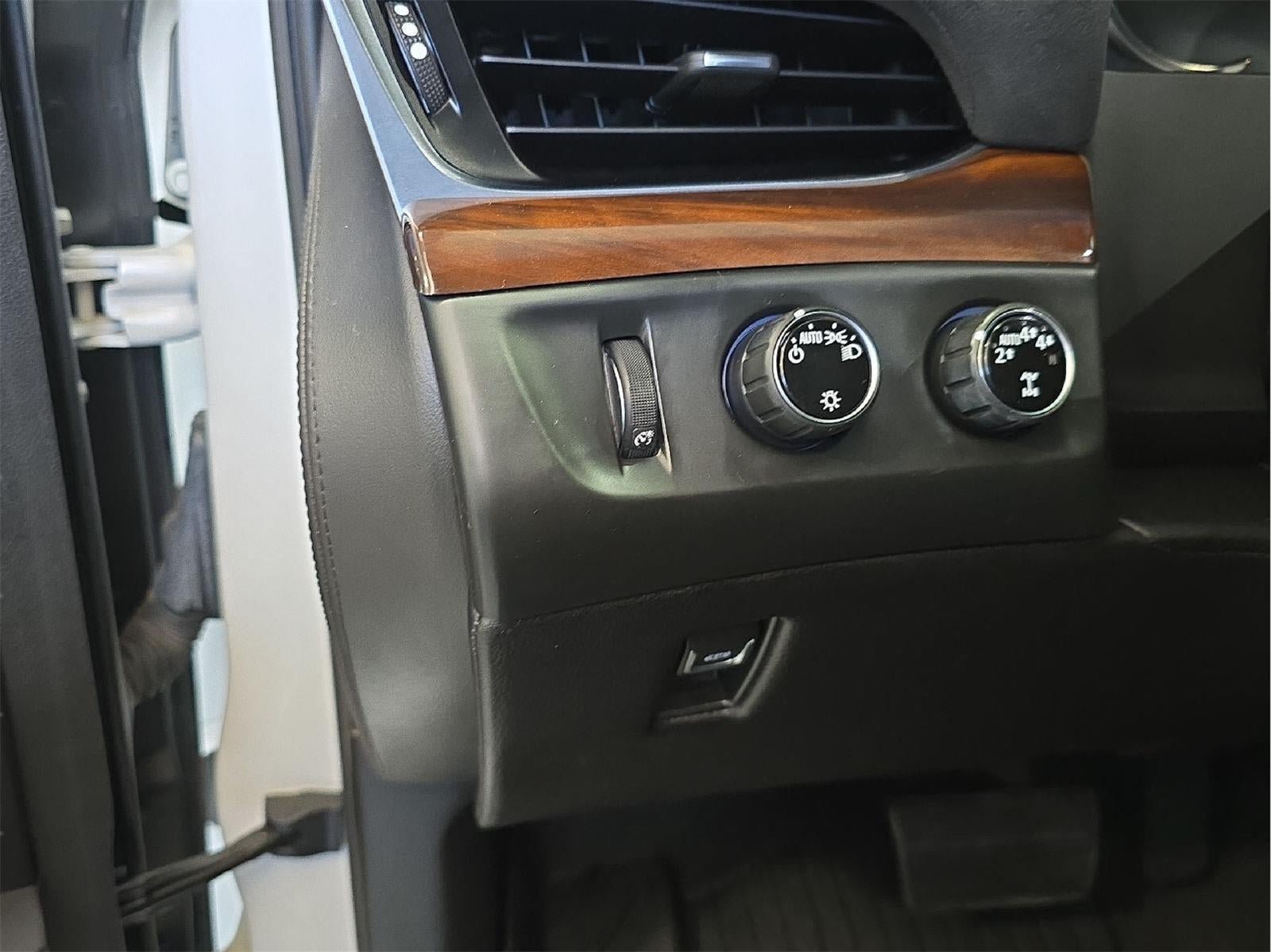 Used 2018 Cadillac Escalade Premium Luxury AWD/4WD image 11