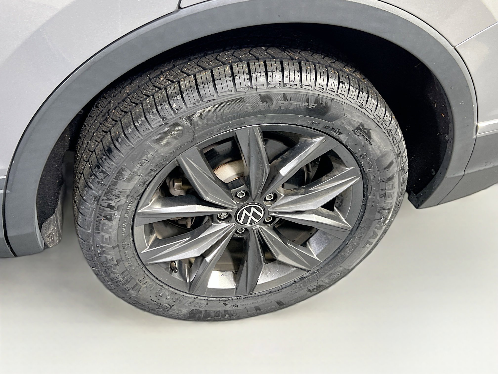 Used 2022 Volkswagen Tiguan SE AWD/4WD image 30