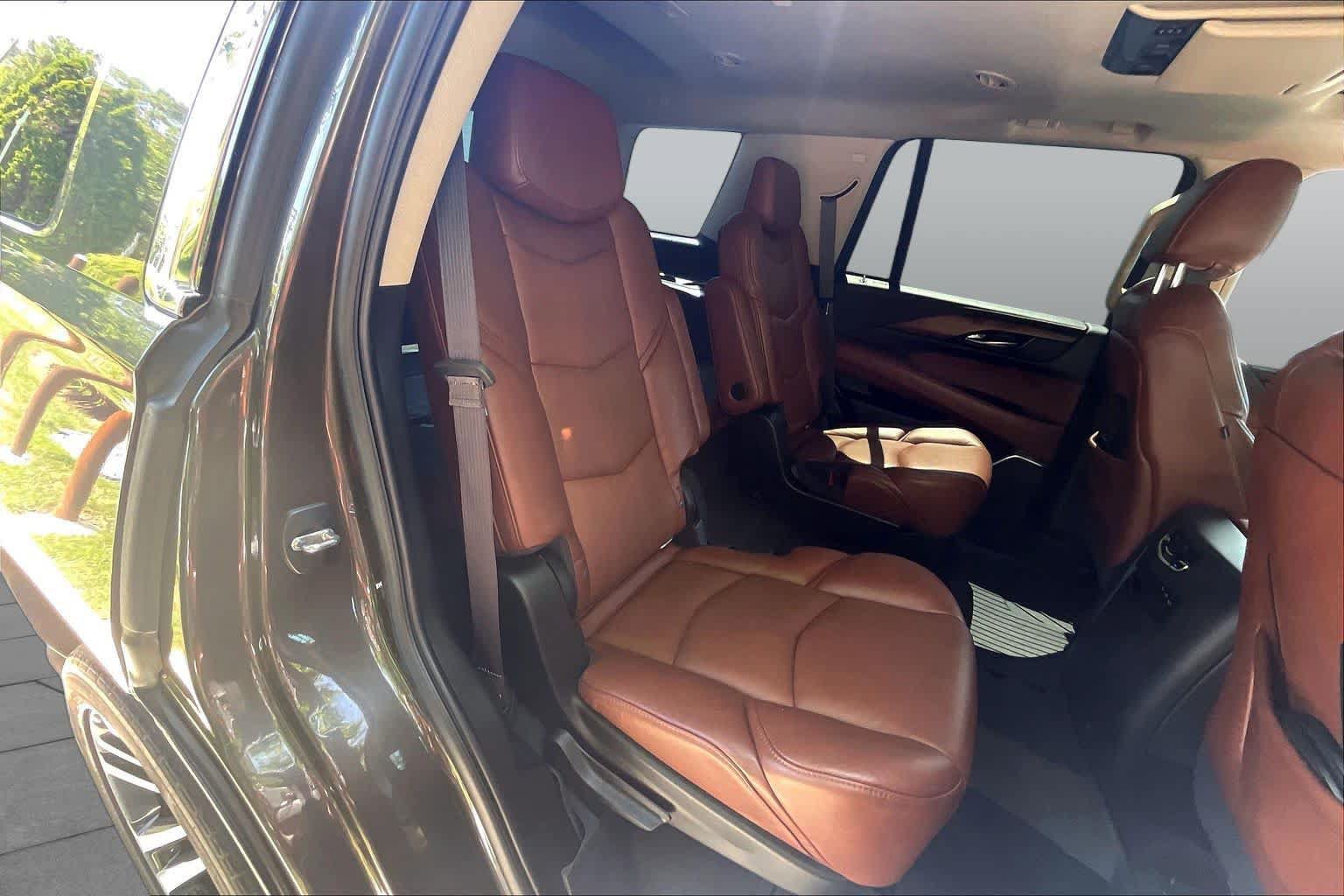 Used 2020 Cadillac Escalade Premium Luxury AWD/4WD image 18
