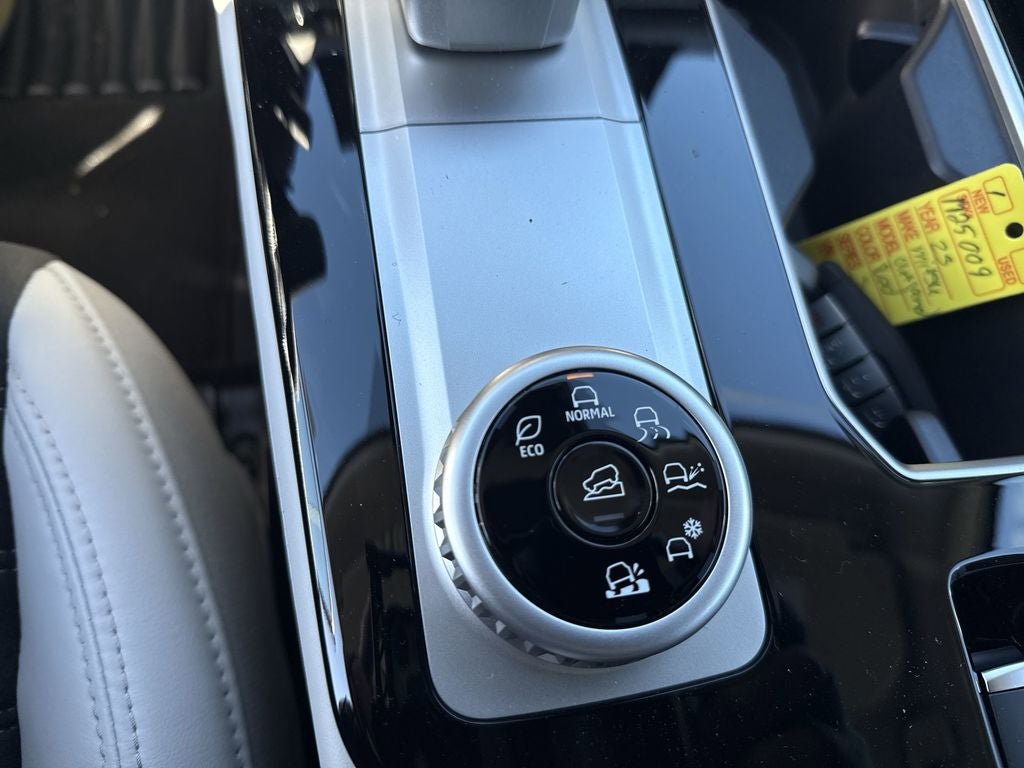 New 2025 Mitsubishi Outlander SE image 36