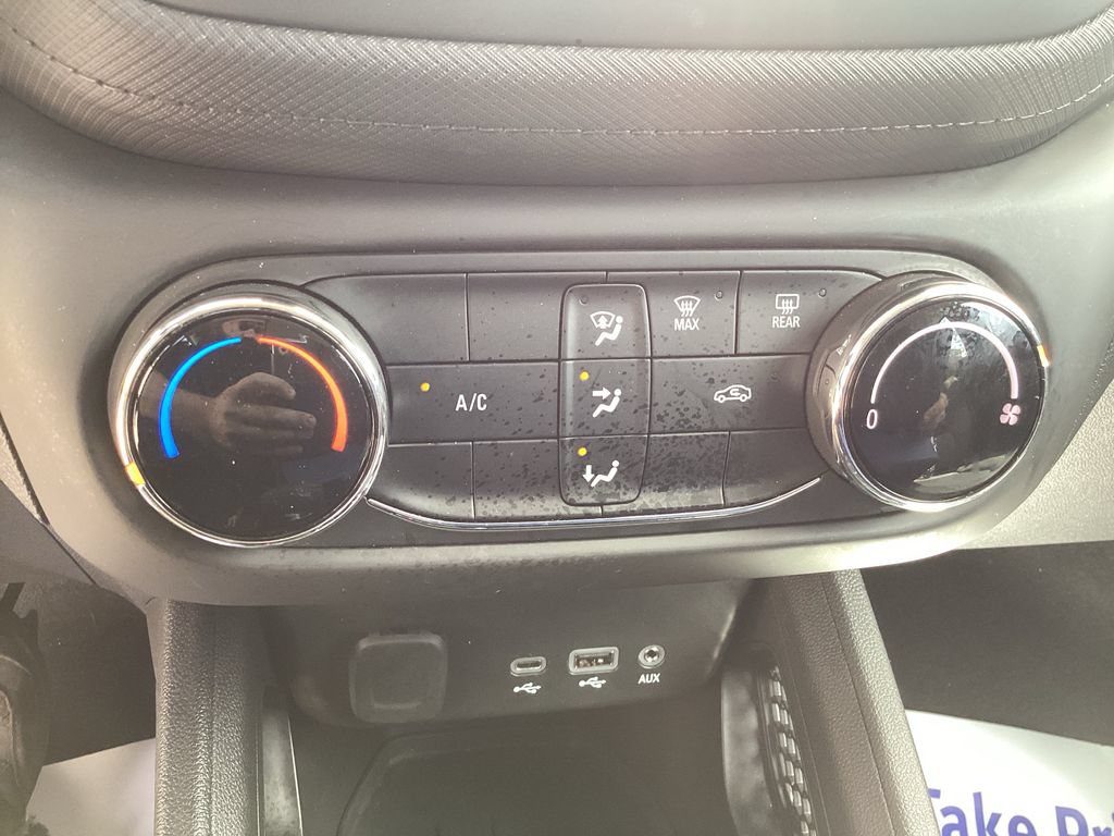 Used 2023 Chevrolet TrailBlazer LS FWD image 28