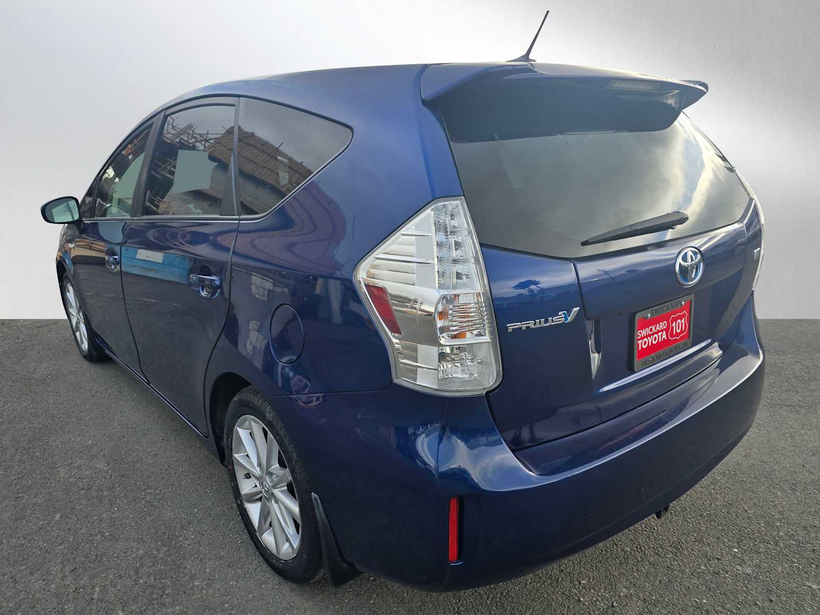 Used 2014 Toyota Prius V Five image 5