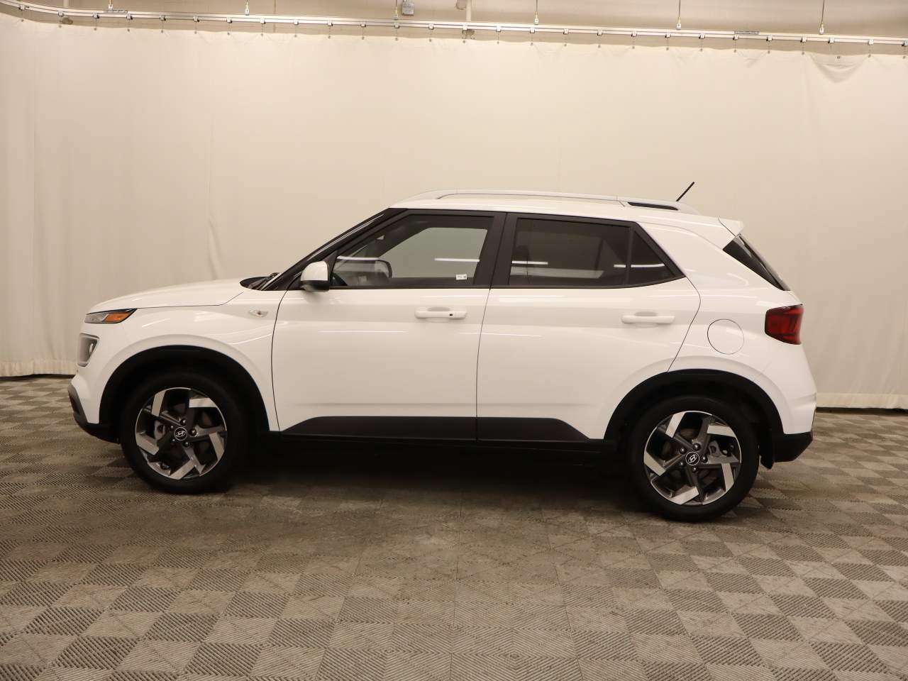 Used 2026 Hyundai Venue SEL FWD image 3