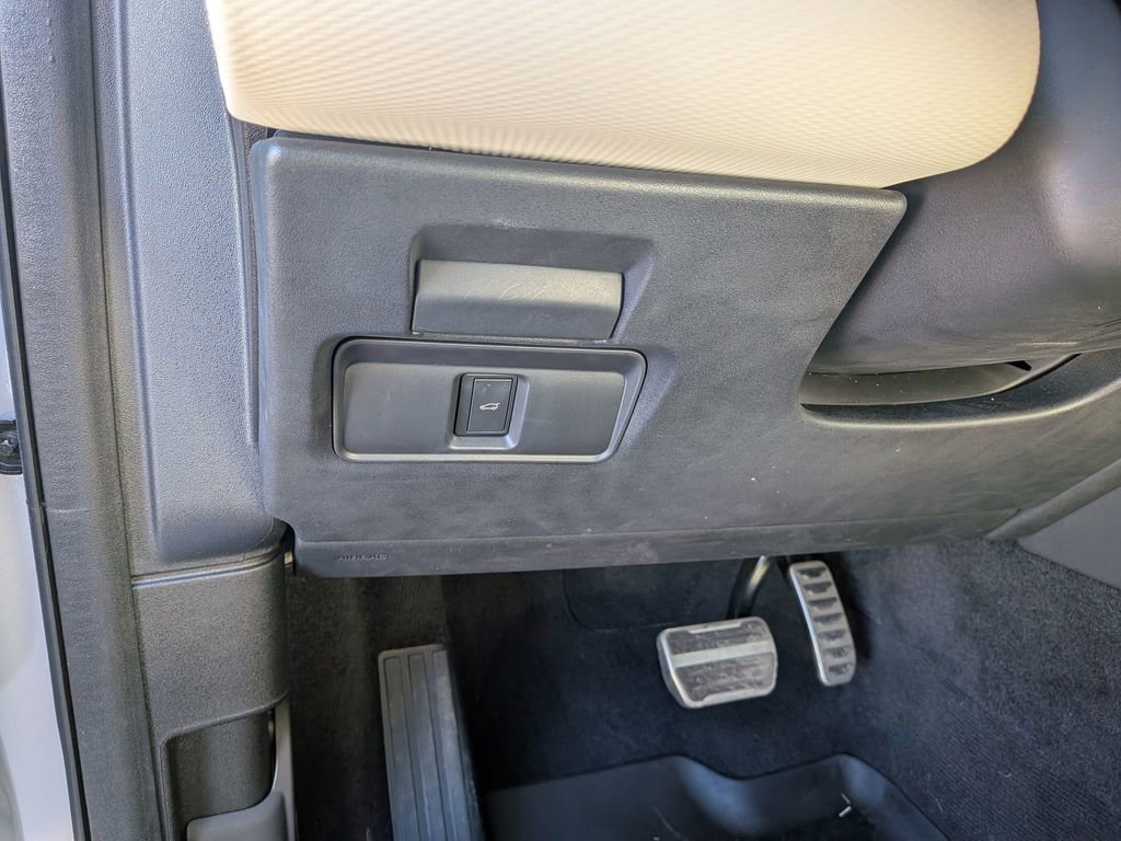 Used 2024 Land Rover Discovery Sport Dynamic SE image 15