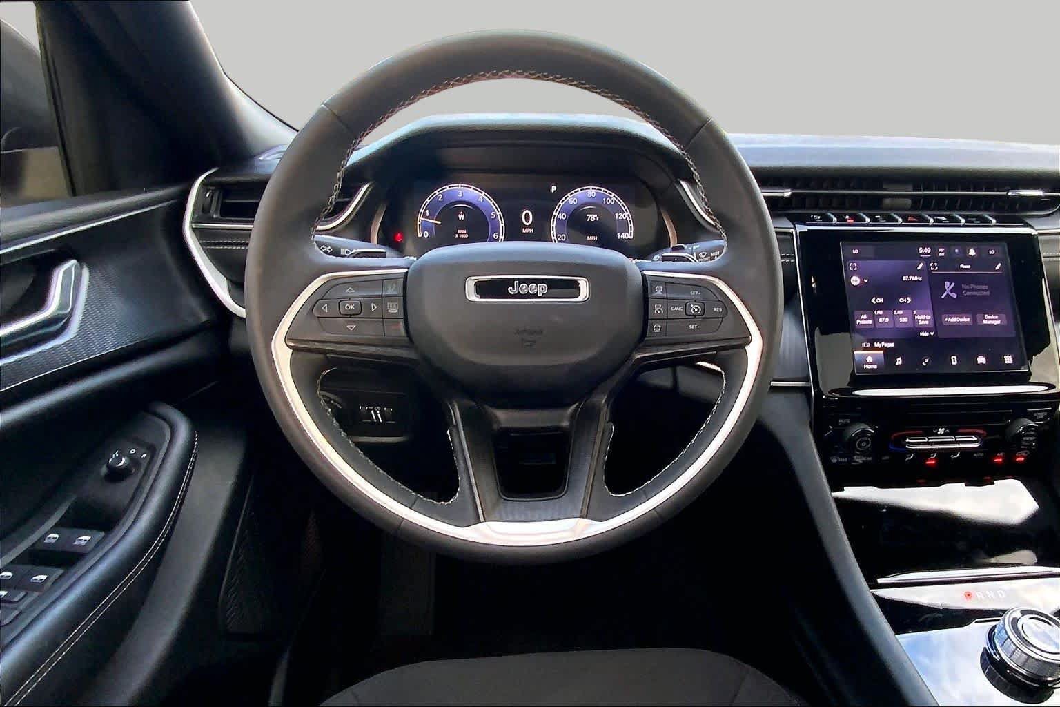 Used 2025 Jeep Grand Cherokee L Laredo RWD image 6