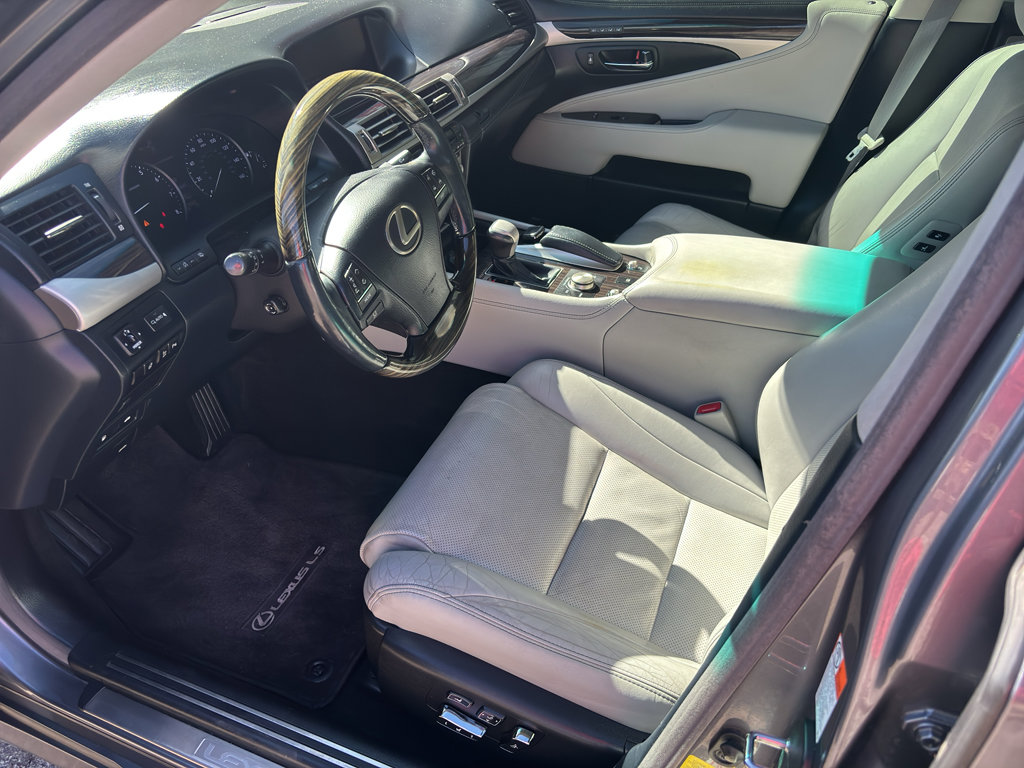 Used 2015 Lexus LS 460 AWD w/ Comfort Package image 19