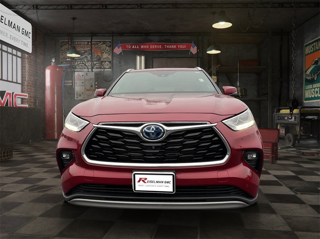 Used 2024 Toyota Highlander Platinum image 2