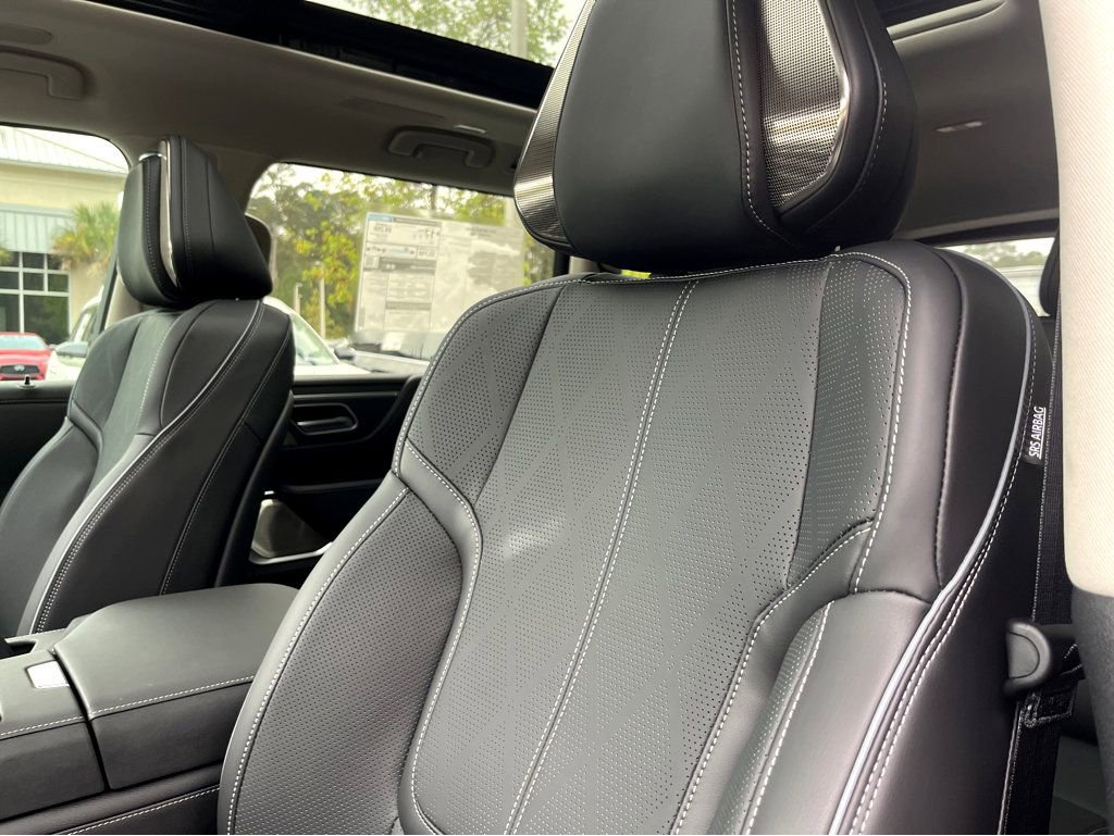 Certified 2025 INFINITI QX80 Sensory image 6