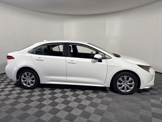 Used 2024 Toyota Corolla LE image 9
