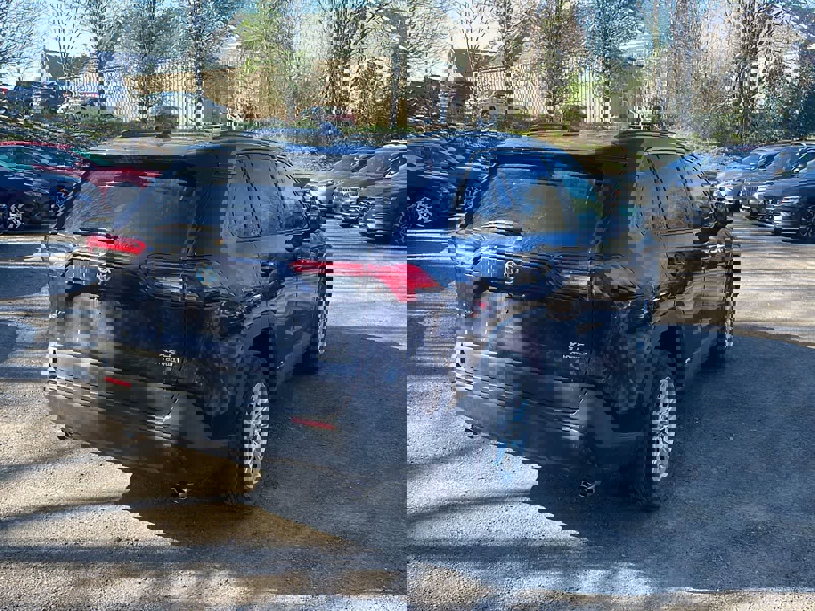 Used 2021 Toyota RAV4 XLE w/ XLE Grade Weather Package image 9