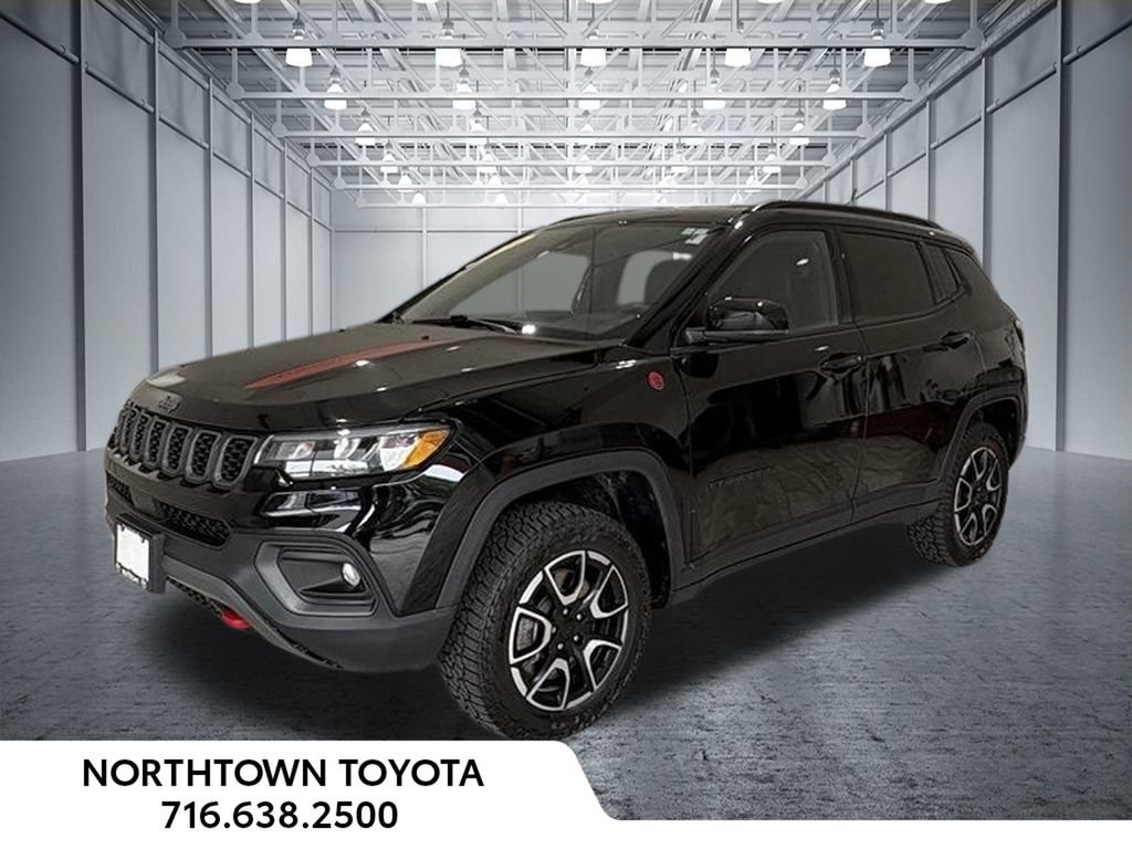 Used 2024 Jeep Compass Trailhawk AWD/4WD image 1