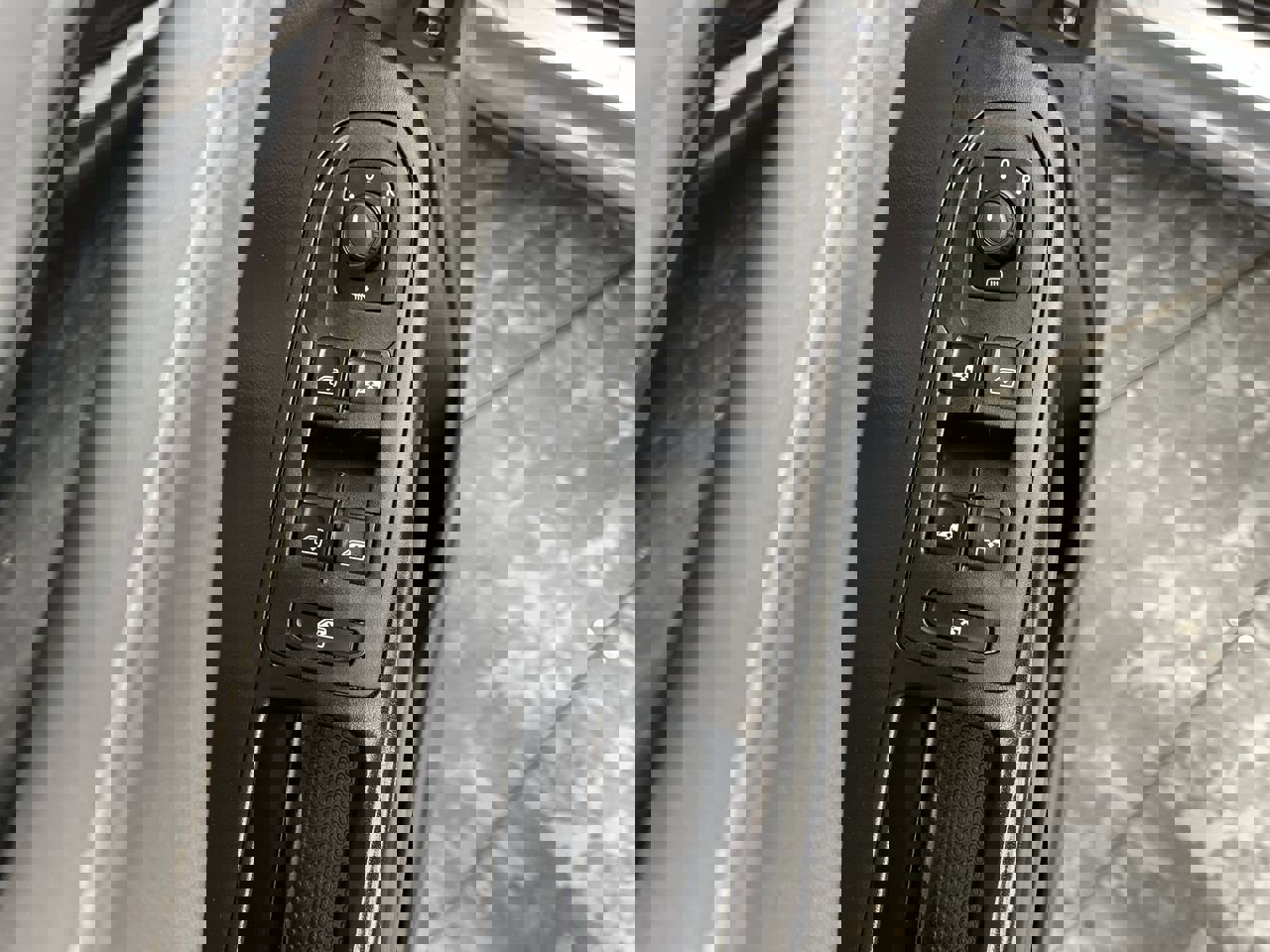 Used 2022 Volkswagen Taos SEL image 9