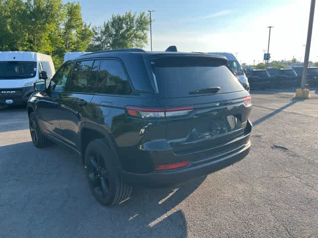 Used 2023 Jeep Grand Cherokee Altitude AWD/4WD image 4