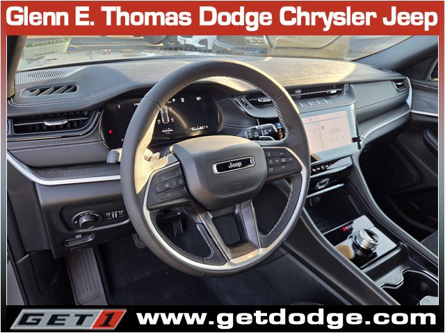 New 2027 Jeep Grand Cherokee Altitude RWD image 8