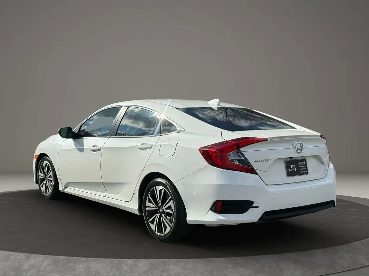 Used 2017 Honda Civic EX-T image 6