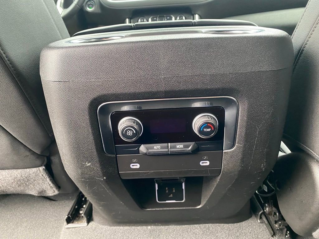 Used 2024 Chevrolet Suburban LT image 24