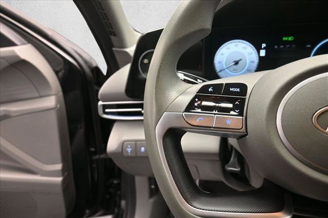 Used 2024 Hyundai Elantra SEL FWD image 16