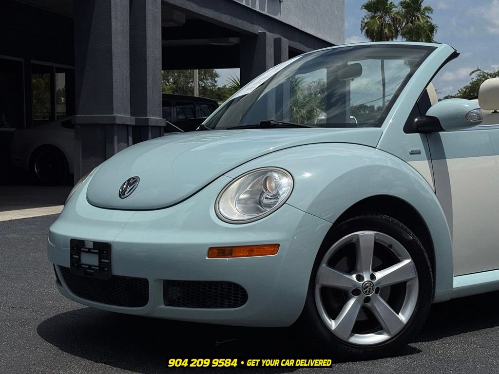 Used 2010 Volkswagen Beetle Final Edition FWD image 3