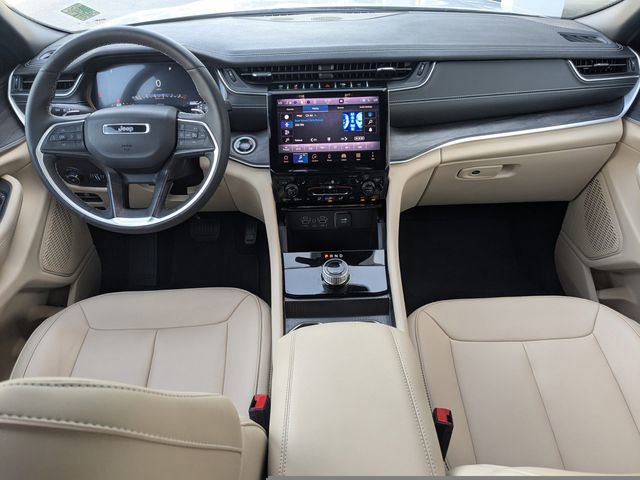 Used 2025 Jeep Grand Cherokee Limited image 18