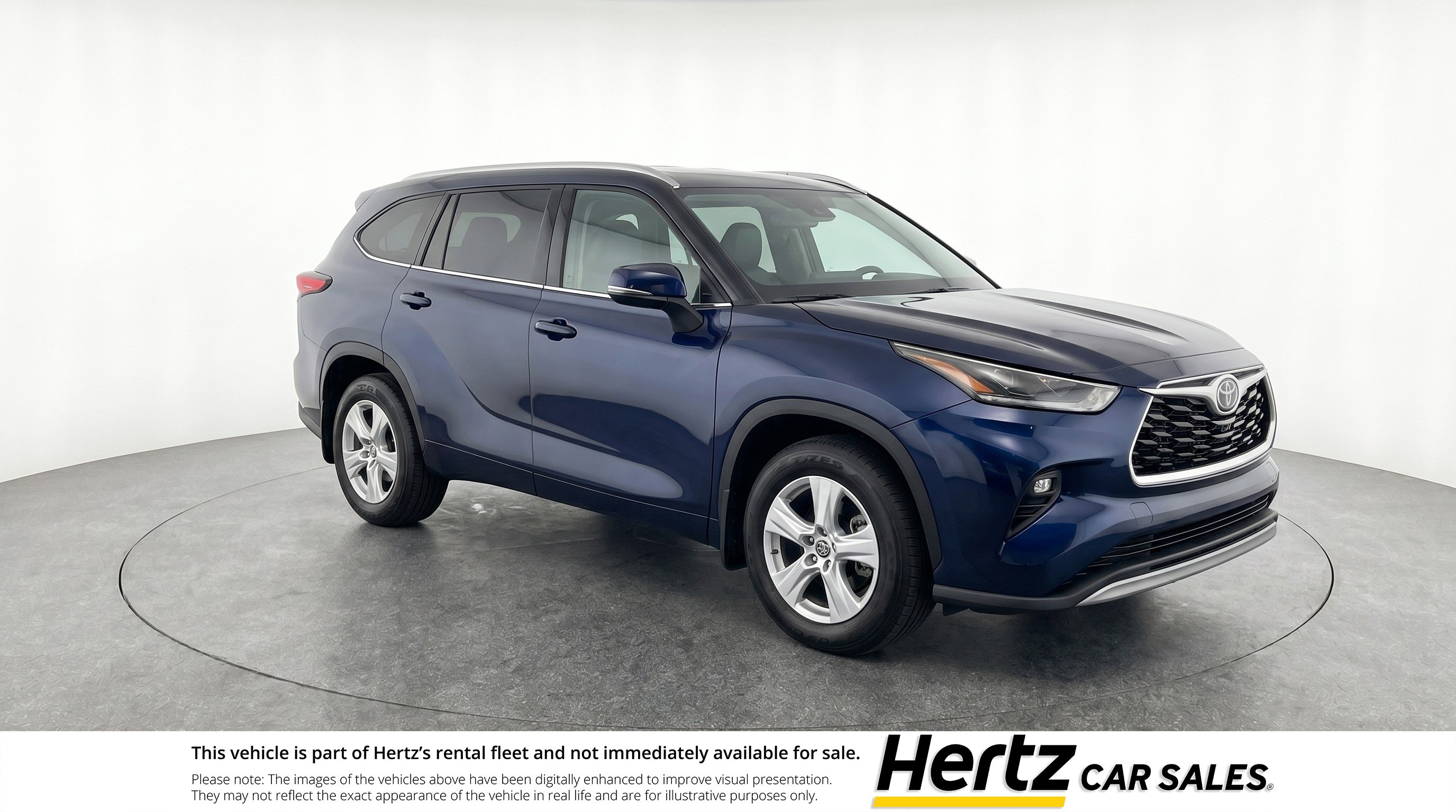 Used 2025 Toyota Highlander LE FWD video 1