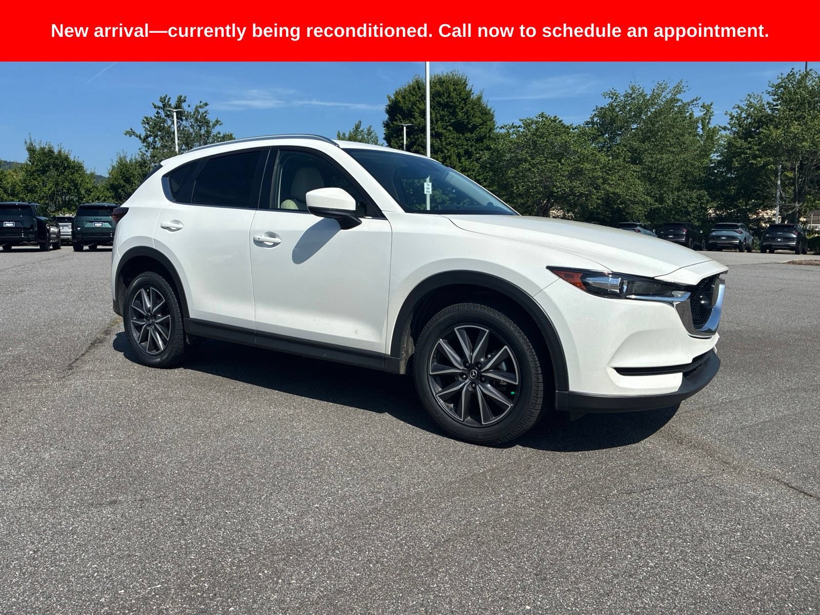 Used 2018 MAZDA CX-5 Touring w/ Preferred Equipment Package FWD image 4