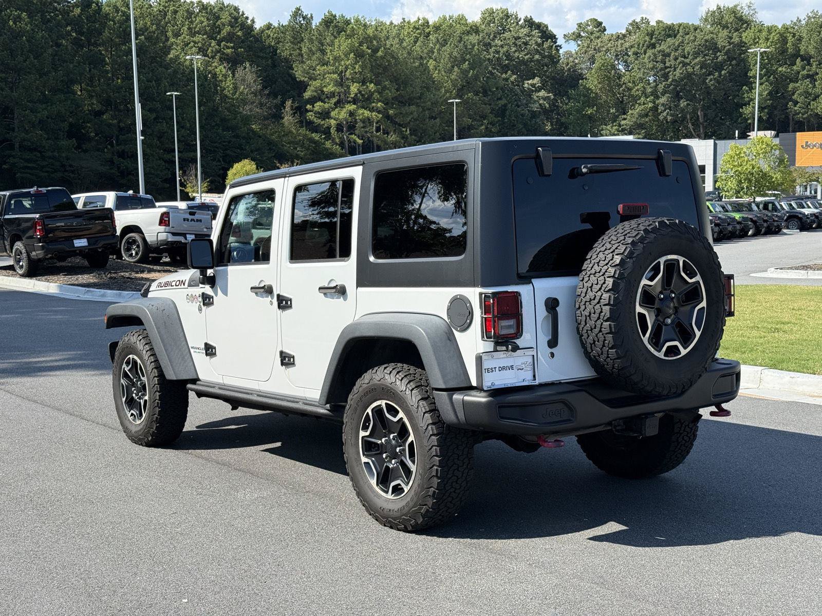 Used 2015 Jeep Wrangler Unlimited Rubicon AWD/4WD image 3