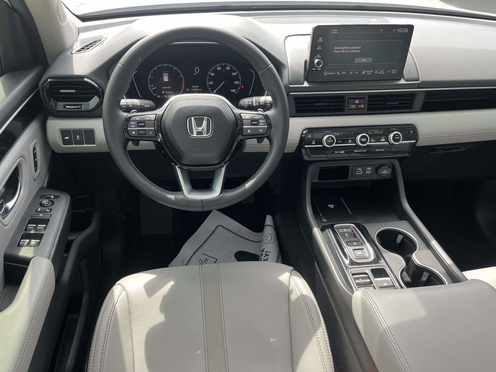 Used 2025 Honda Pilot Touring image 10
