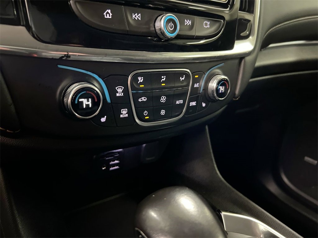 Used 2021 Chevrolet Traverse LT w/ LT Premium Package image 15