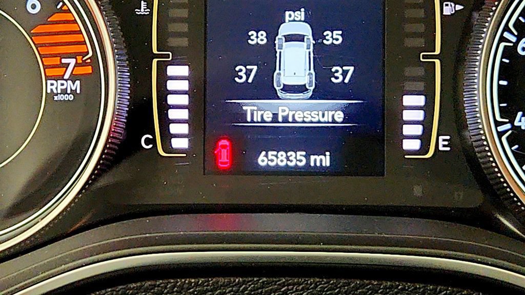 Used 2021 Jeep Cherokee Latitude Plus FWD image 15