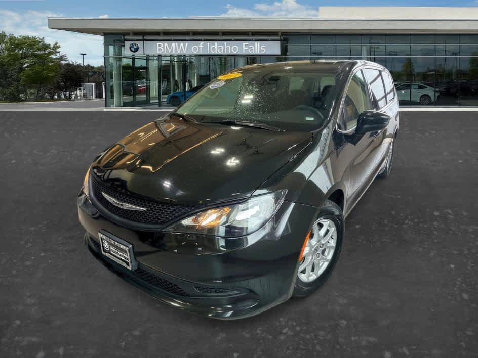 Used 2023 Chrysler Voyager LX FWD image 3