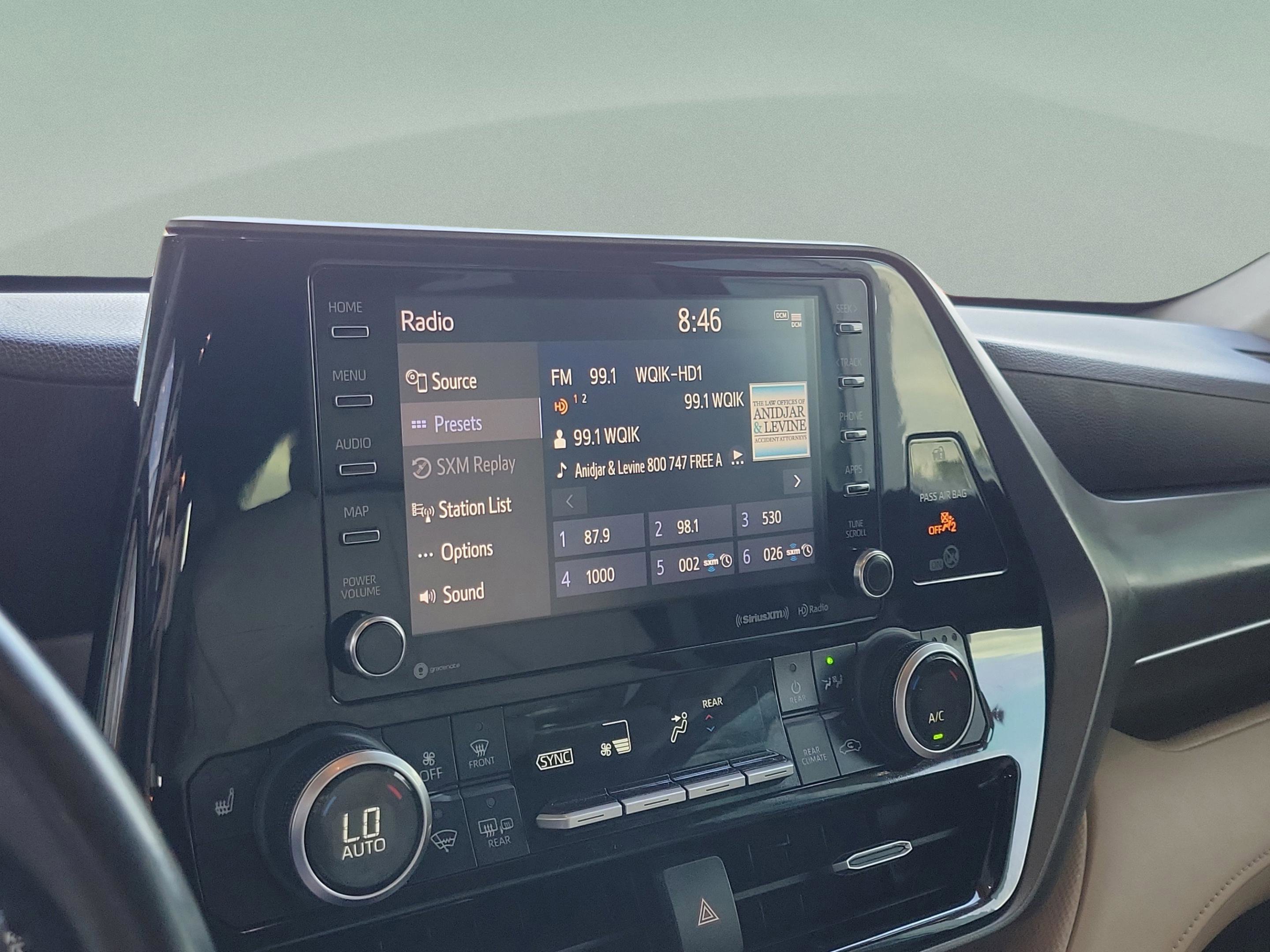 Used 2020 Toyota Highlander XLE image 9