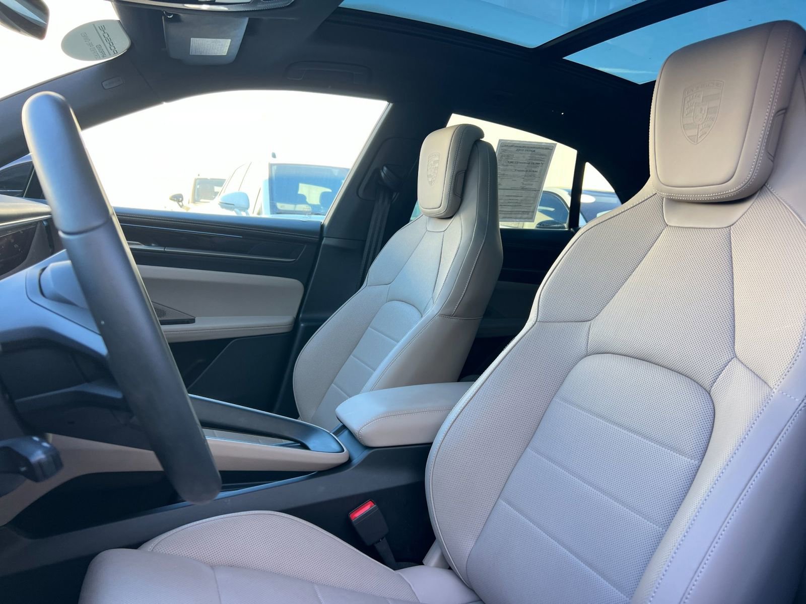 Certified 2025 Porsche Macan Electric image 5