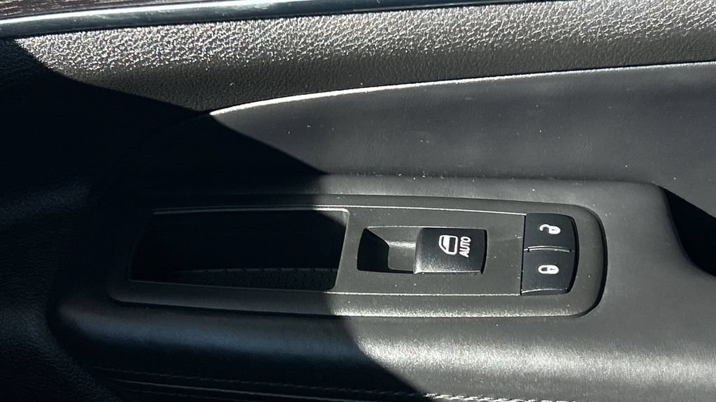 Used 2018 Jeep Grand Cherokee Summit AWD/4WD image 36