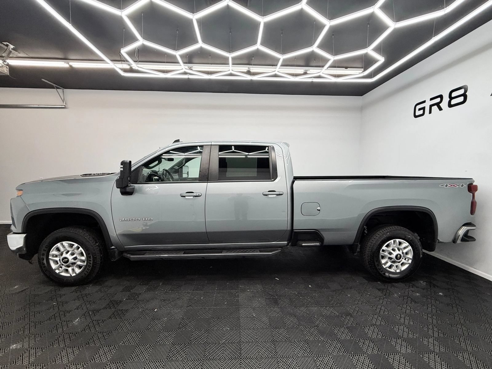 Used 2024 Chevrolet Silverado 2500 LT w/ Convenience Package AWD/4WD image 4