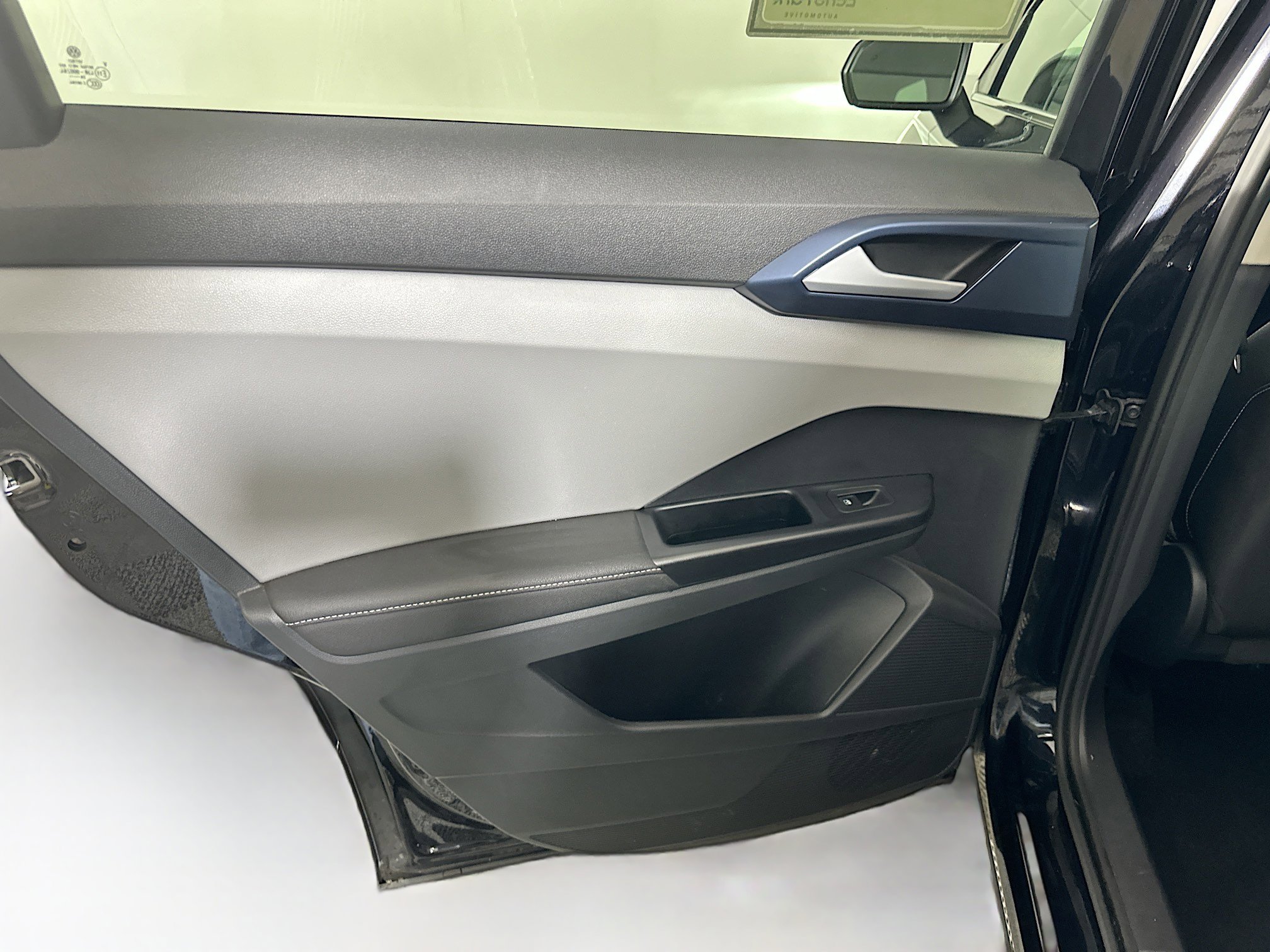 Used 2024 Volkswagen Taos SE image 26