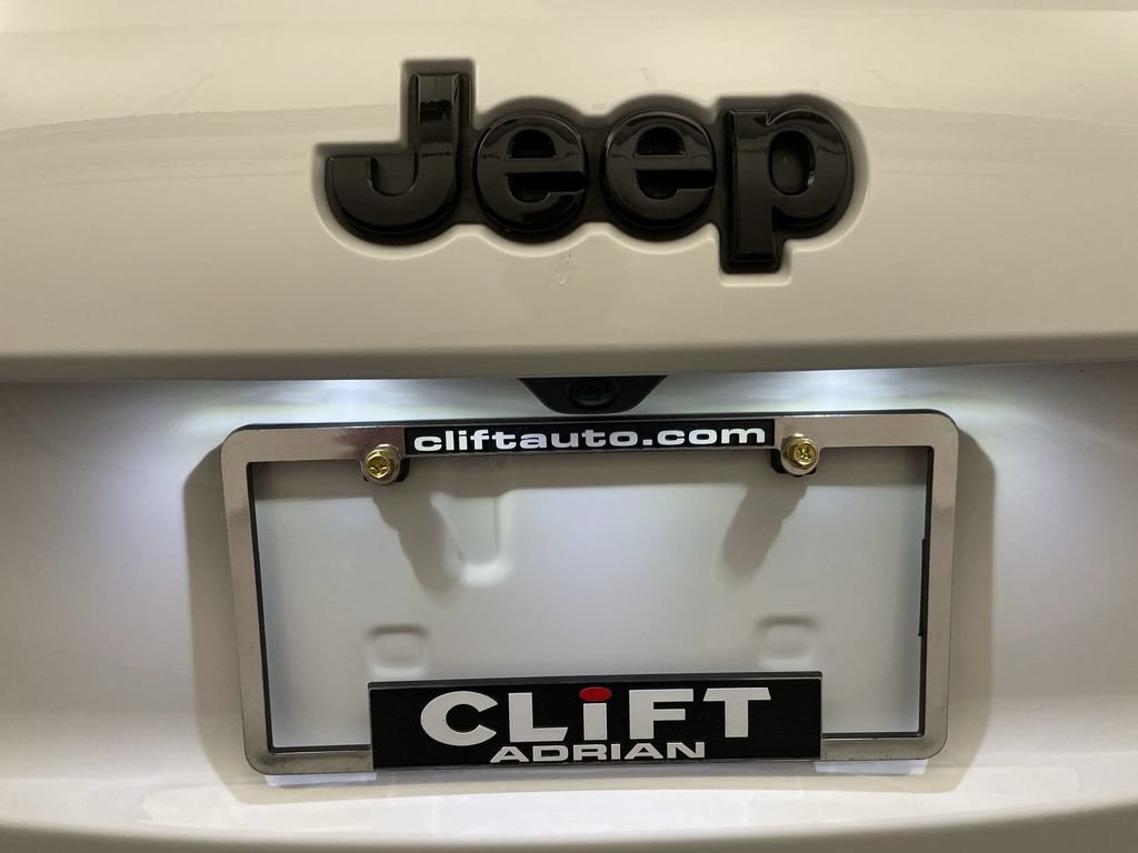 Used 2022 Jeep Grand Cherokee Laredo X AWD/4WD image 25